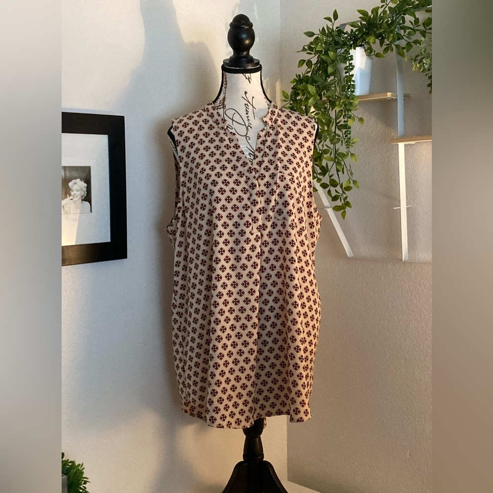 Zenobia Sleeveless High-lo Top